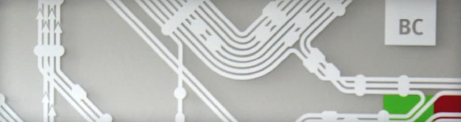 Abstraktes Netzwerk mit einem grauen BC Logo in der oberen rechten Ecke